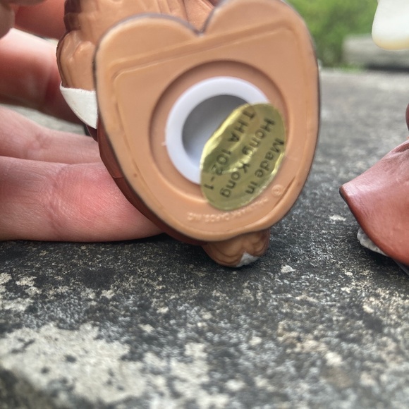 Vintage Hallmark Thanksgiving Salt Pepper Shakers Chipmunks Pilgrims - Picture 2 of 3